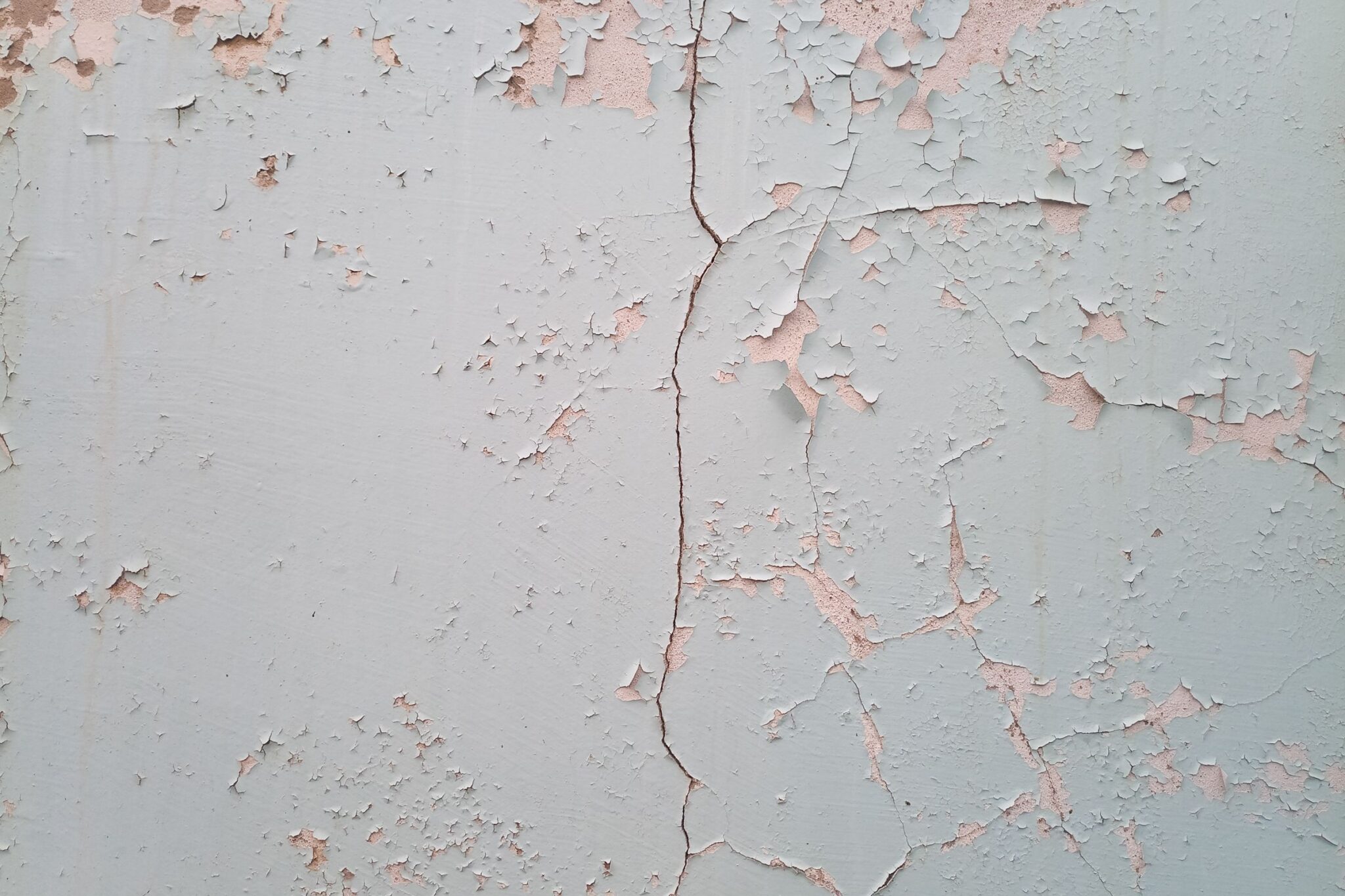 Why Does Your Paint Bubble, Crack and Peel Off the Walls? (How to Fix